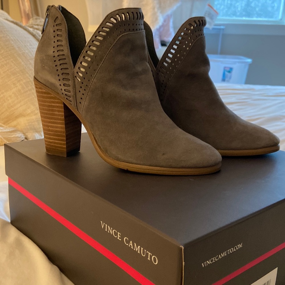 Vince Camuto Fileana booties